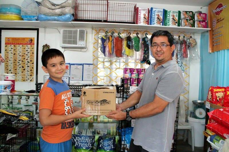 Menino filipino e seu pai