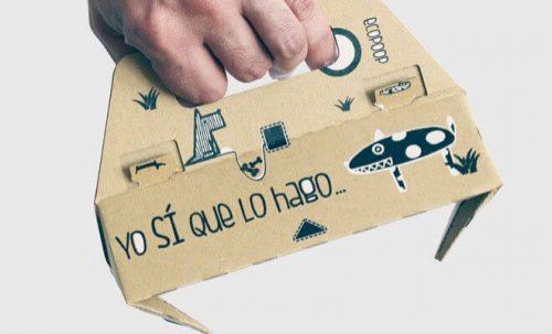 Uma empresa espanhola inventa uma pinça de papelão para recolher fezes de cães