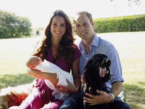 Príncipe William, princesa Kate, seu primogênito George e seu Labrador