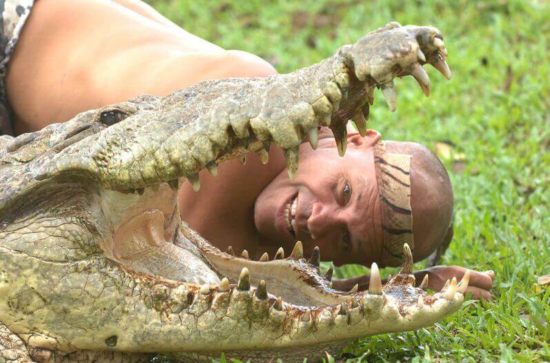 Homem que fez amizade com um crocodilo
