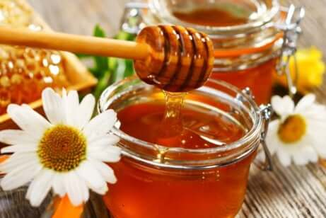 Como o mel é produzido e coletado?