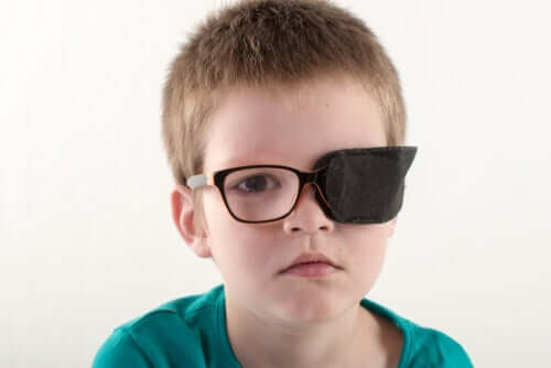 Criança com lesão ocular