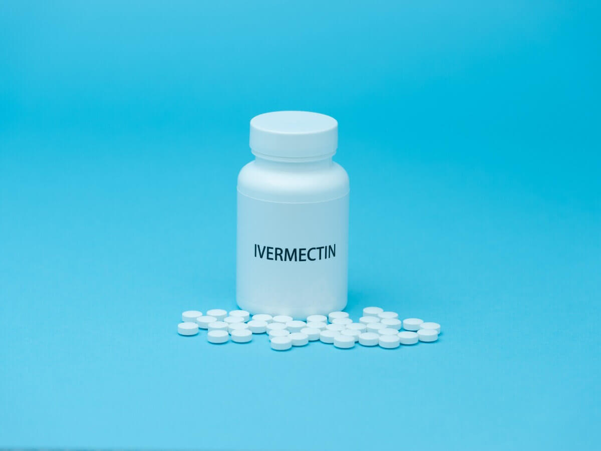 Um frasco de ivermectina para coelhos.